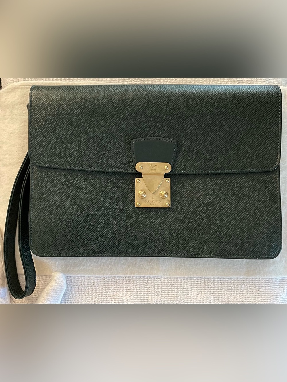 Louis Vuitton Green Taiga Leather Clutch/Wristlet with Shiny Bronze Hardware